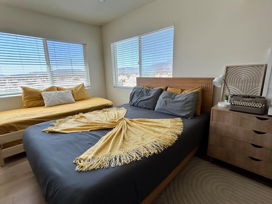 Serene Modern Home Backdoor With Great Wifi, Games, Movies, Patio Seating And Bbq Easy Access To North Joshua Tree National Park In 10 Minutes Туентинайн Палмс Екстериор снимка